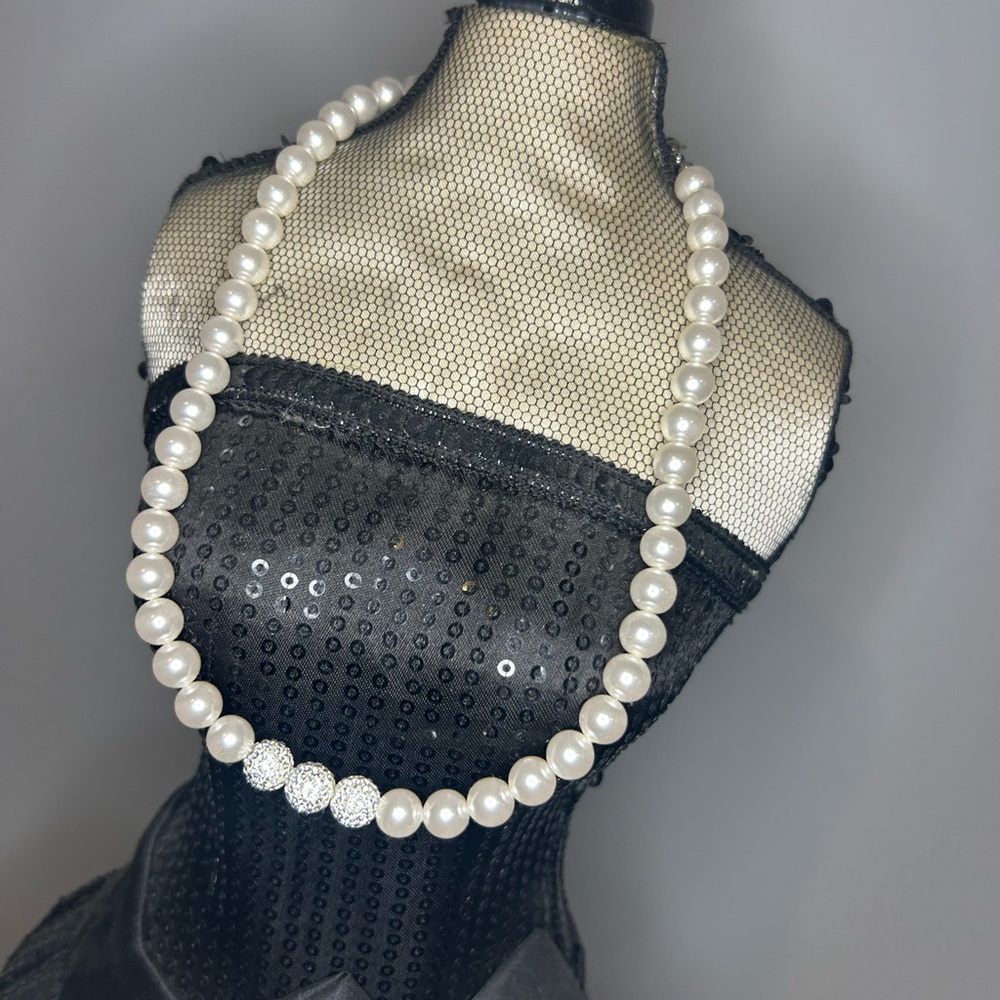 Elegant Faux white pearl necklace